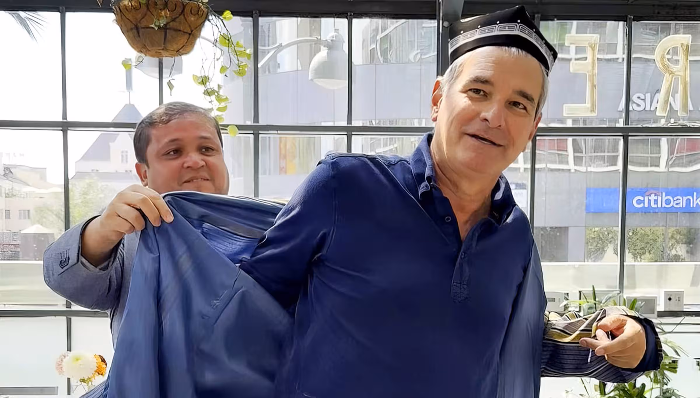 Disney rejissyori Pol Xoen bilan muzokara - 2